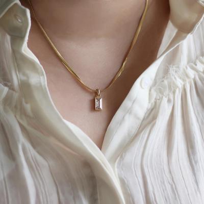 Collier dore avec zircon acier inoxydable