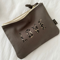 Pochette taupe le opard love